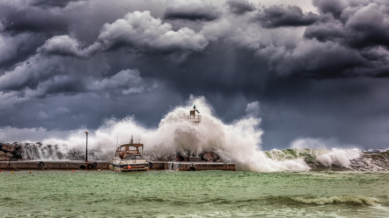 3 Simple Tips to Help the Rookie Investor Weather Stock Market Volatility