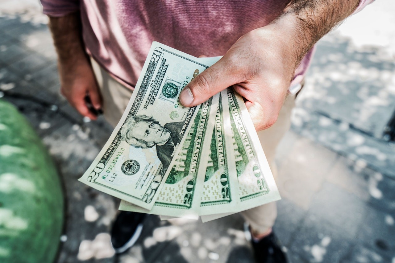 How To Invest $1,000 To Buy Over 7,400 Stocks And Grow Your Money.